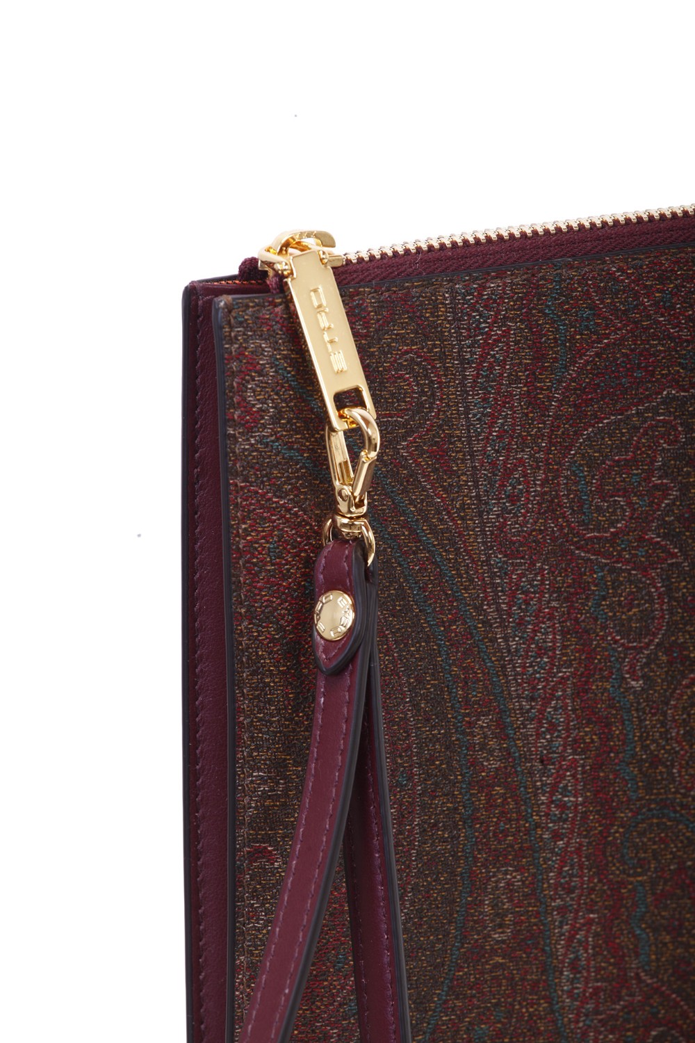 shop ETRO  Borsa: Etro pouch maxi, realizzata nell'iconico tessuto Paisley jacquard e caratterizzata dal logo ETRO Pegaso ricamato a filo dall'effetto tridimensionale. Laccio da polso removibile.
Dimensioni: 32 x 24 cm.
Esterno: Tessuto di cotone Paisley jacquard spalmato con grana opaca e doppiato in tela.
Finiture: 100% pelle di vitello.
Interno: 100% poliestere.
Chiusura con cerniera.
Tasca interna applicata.
Laccio da polso removibile altezza (luce) 18 cm.
Accessori metallici con finitura dorata.
Made in Italy.. 1P039 7567-0600 number 7863642